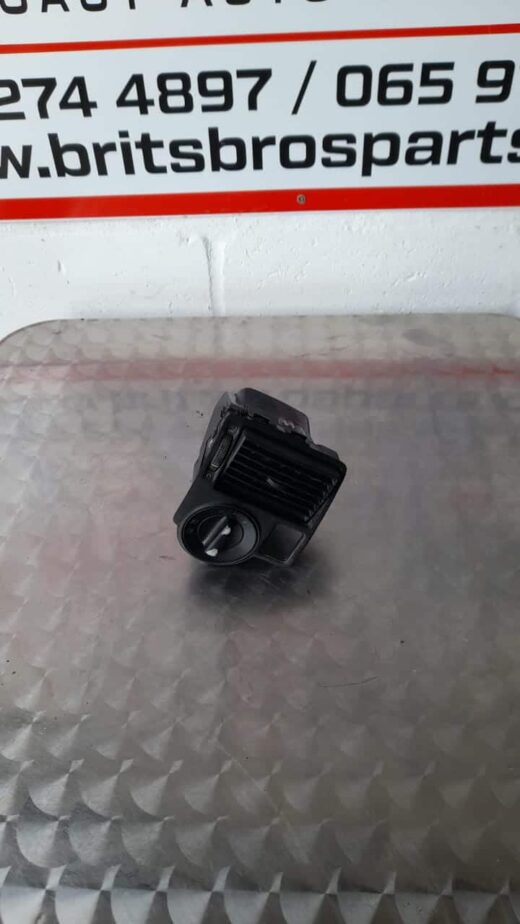 Vw Polo Headlight Switchwhatsapp Image 2023-08-31 At 09.12.57 Front angle of a used VW Polo headlight switch showing the knob and connector side clearly.Front angle of a us