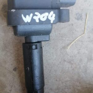 Front-facing view of a black pencil ignition coil suitable for Mercedes W204 C200.Front-facing view of a black