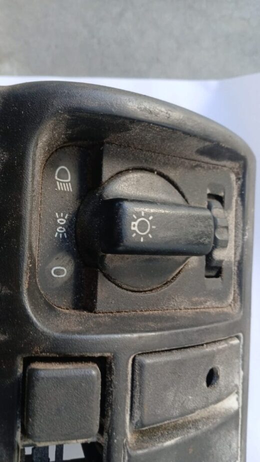 Close-up of a front-facing headlight switch and cover for 1995 Opel Kadette, shown in gallery view.Close-up of