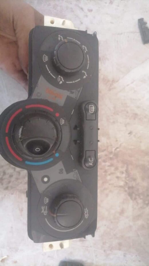 2006 Renault Megane Heater Control Unit 2006 Renault Megane Heater Control Unit – main product image