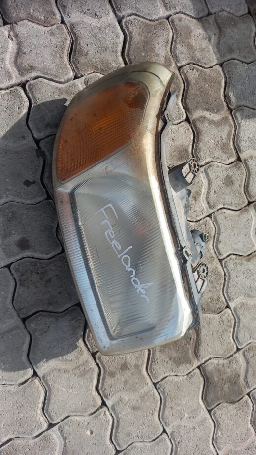 Landrover Freelander 1 Right Headlight Used Landrover Freelander 1 Right Headlight – Genuine Part – main product image