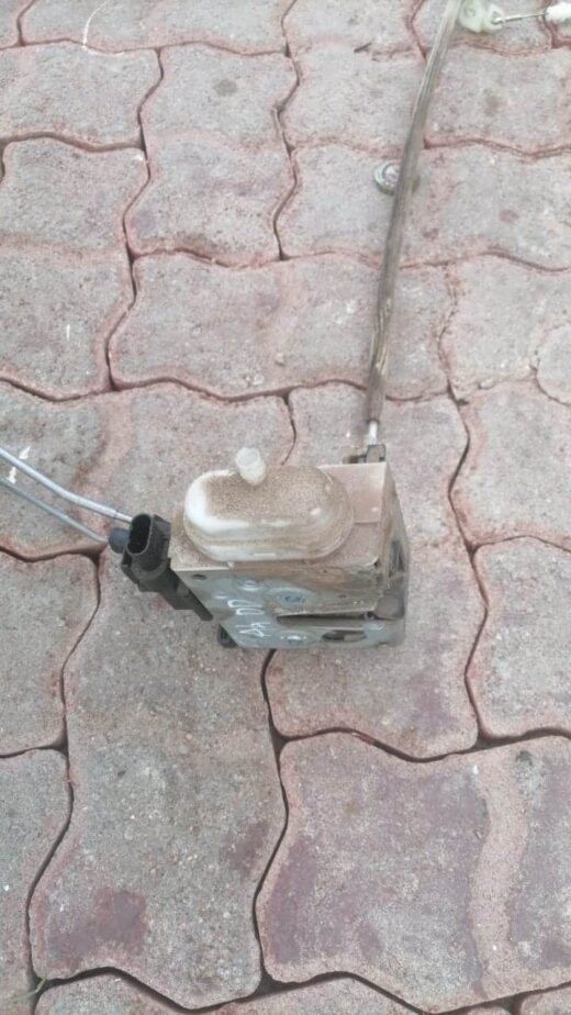 Whatsapp Image 2024-06-20 At 11.00.52 Am (1) 1998 Audi A4 Door Lock used – main product image