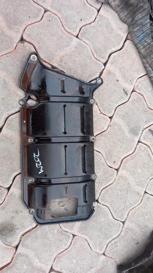 Mercedes C180 W202 Kompressor Sump Cover Mercedes C180 W202 Kompressor sump cover – main product image
