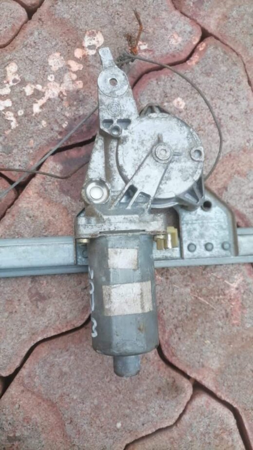 Mercedes W202 Window Mechanism Mercedes W202 window mechanism used – main product image