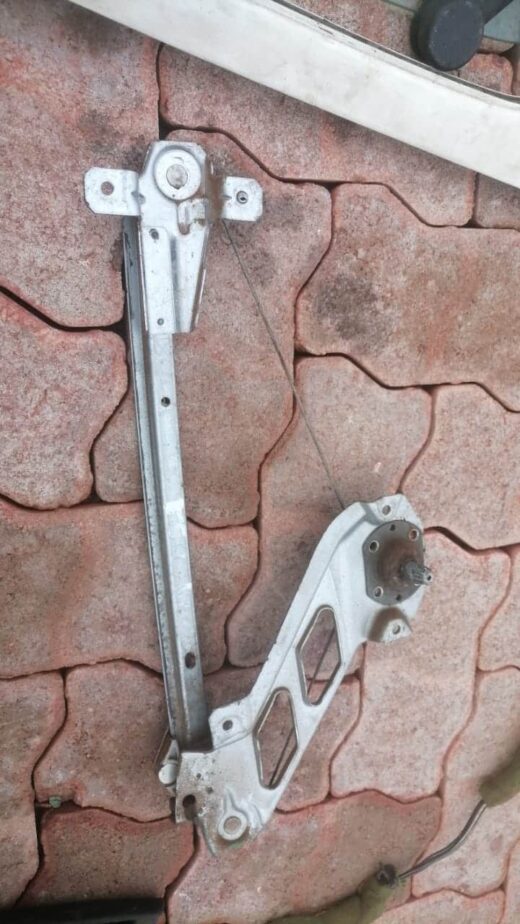1998 Opel Corsa Sedan Left Rear Window Mechanism 1998 Opel Corsa Sedan left rear window mechanism – main product image