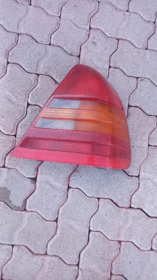 Mercedes W202 Right Taillight Mercedes W202 Right Taillight – main product image