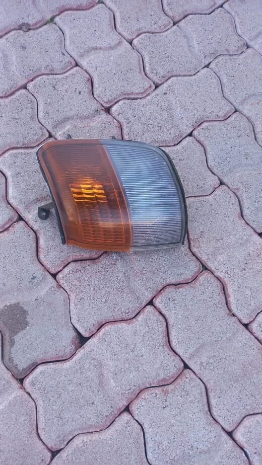 1998 Mitsubishi Pajero Left Corner Light 1998 Mitsubishi Pajero Left Corner Light – main product image