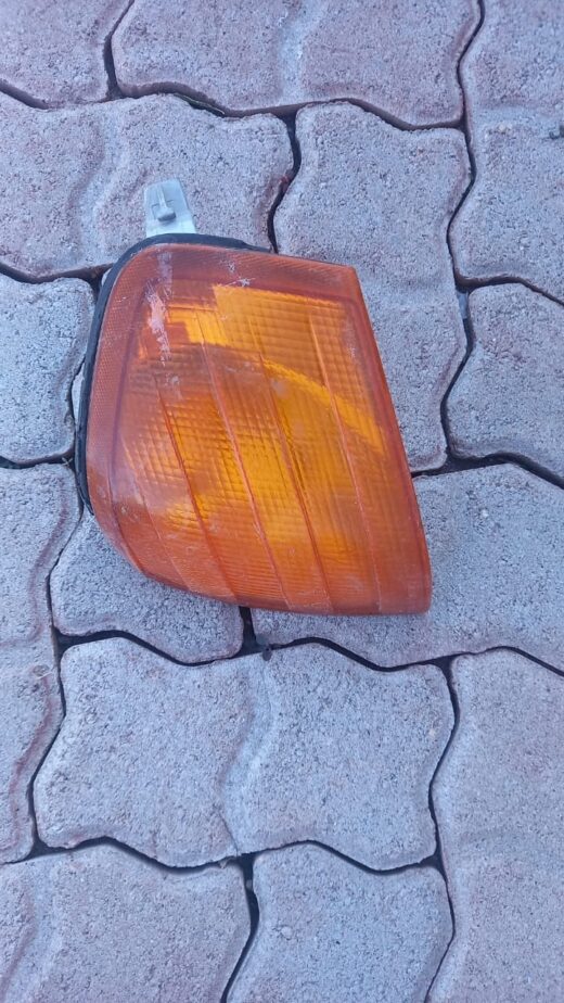Mercedes W202 Left Corner Light Mercedes W202 Left Corner Light – main product image