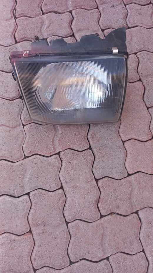 1998 Mitsubishi Pajero Right Headlight 1998 Mitsubishi Pajero Right Headlight – main product image