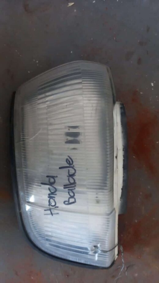 1996 Toyota Conquest Right Corner Light 1996 Toyota Conquest Right Corner Light – main product image
