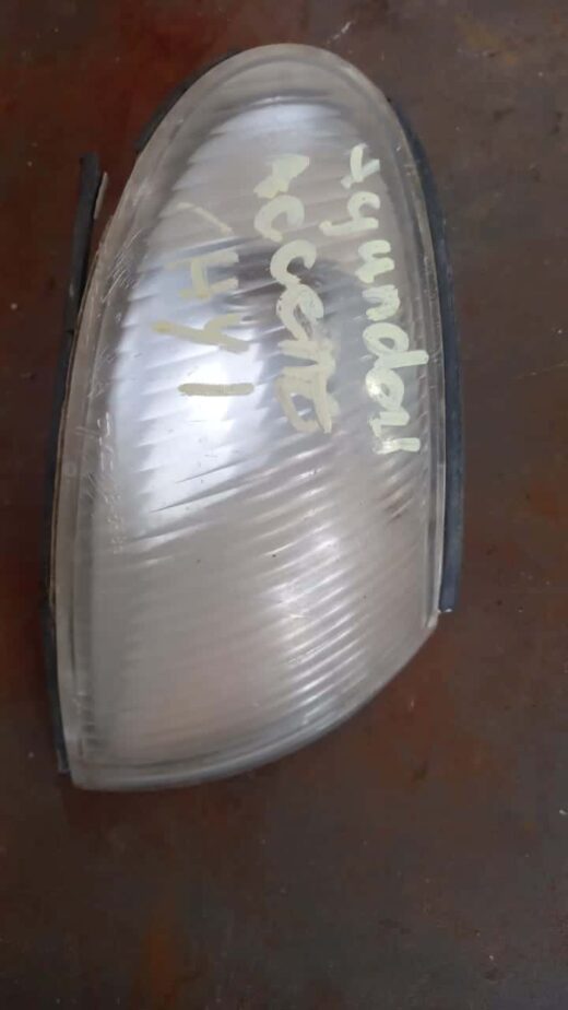 1996 Hyundai Accent Right Corner Light 1996 Hyundai Accent Right Corner Light – main product image