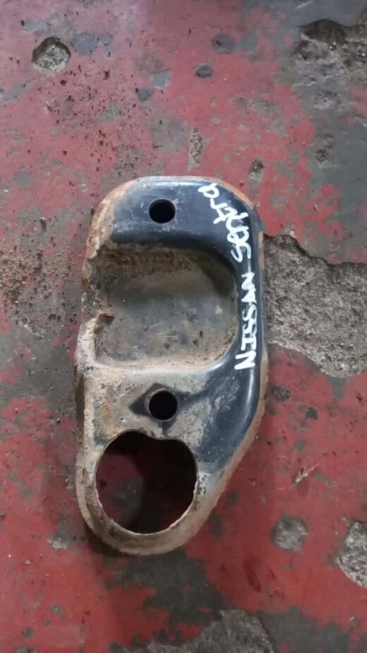 1995 Nissan Sentra Bracket 1995 Nissan Sentra Bracket Used – main product image
