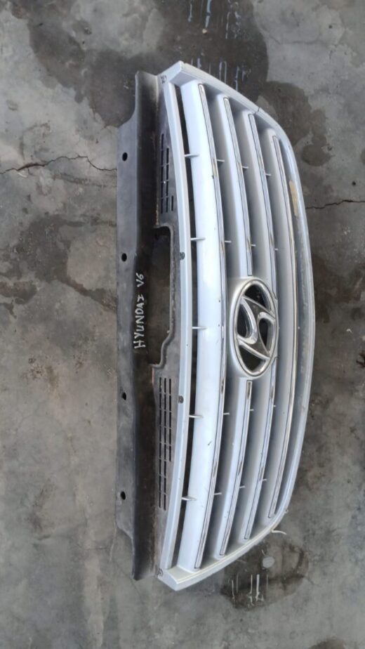 2009 Hyundai Azera 3.3 V6 Main Grill – front view