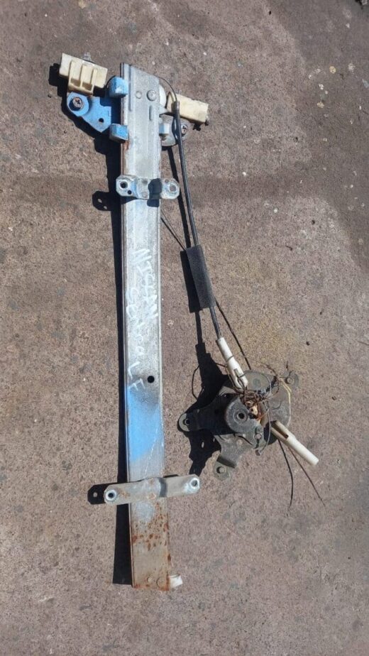 1995 Nissan Tiida Left Front Window Mechanism 1995 Nissan Tiida Left Front Window Mechanism – main product image