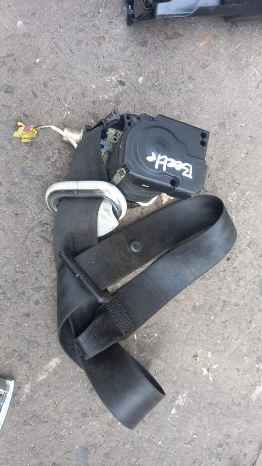 2010 Vw Beetle Safety Belt 2010 Vw Beetle safety belt used – main product image