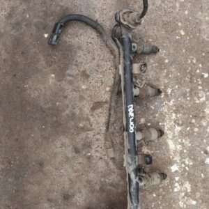 Daewoo 2l injectors and fuel rail – main product image
