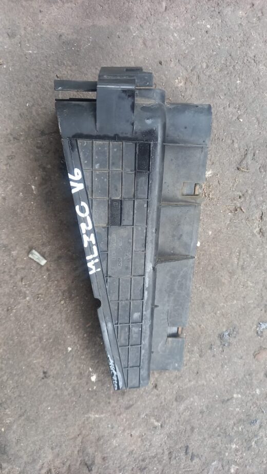 2003 Mercedes Ml320 W163 Engine Cover 2003 Mercedes Ml320 W163 engine cover oem – main product image