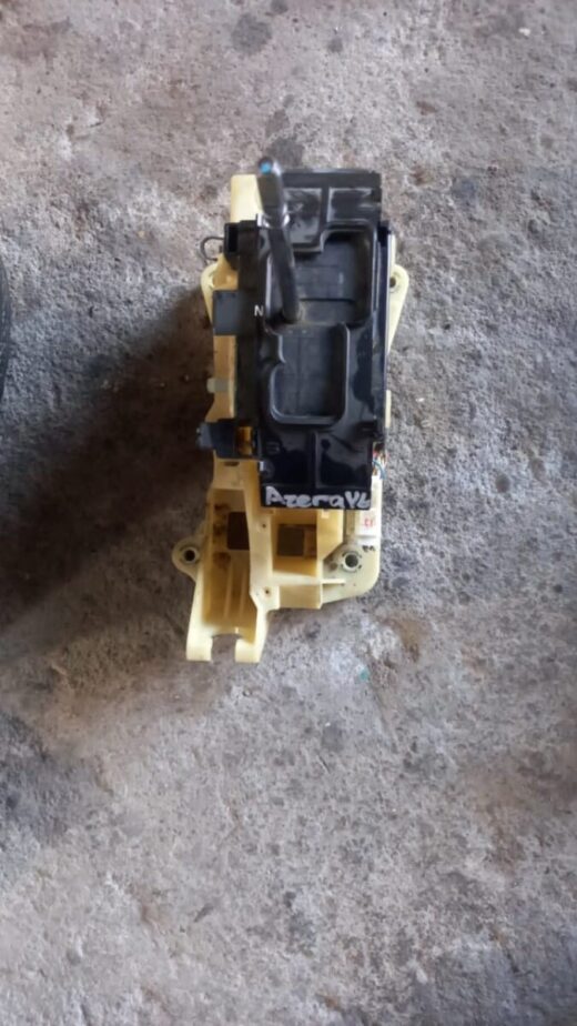 2010 Hyundai Azera 3.3 V6 Auto Gear Selector 2010 Hyundai Azera 3.3 V6 Auto Gear Selector – main product image