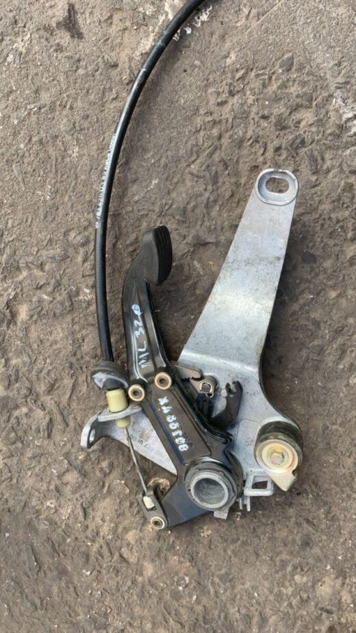 2002 Mercedes Ml320 Hand Brake Pedal 2002 Mercedes Ml320 hand brake pedal – main product image