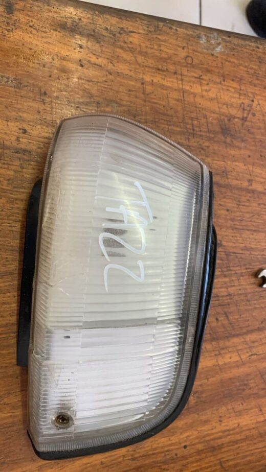 1996 Toyota Conquest Left Corner Light 1996 Toyota Conquest Left Corner Light – main product image