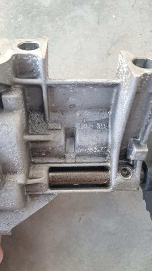 2006 Renault Megane 1.6 16V Oil Pump Used – Brits Brothers – side angle