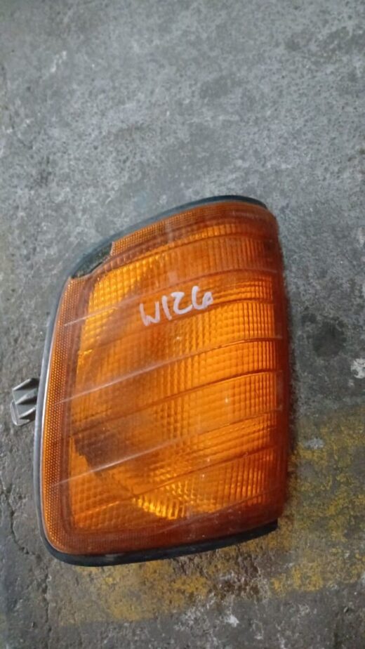 Mercedes W126 Left Corner Light Slight Chip Mercedes W126 Left Corner Light Slight Chip – main product image