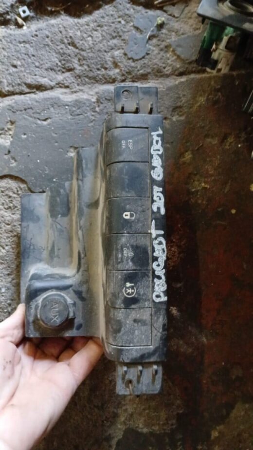 Peugeot 207 Lock Switch Peugeot 207 Lock Switch – main product image