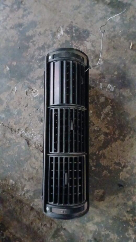 1998 Audi A4 Centre Air Vent 1998 Audi A4 Centre Air vent – main product image