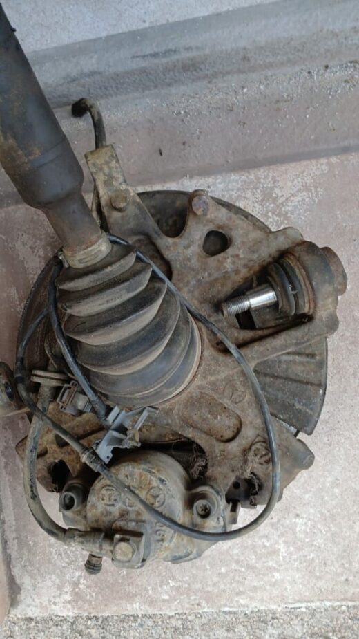 2002 Mercedes Ml320 W163 Front Wheel Hub 2002 Mercedes Ml320 W163 Front Wheel Hub – main product image