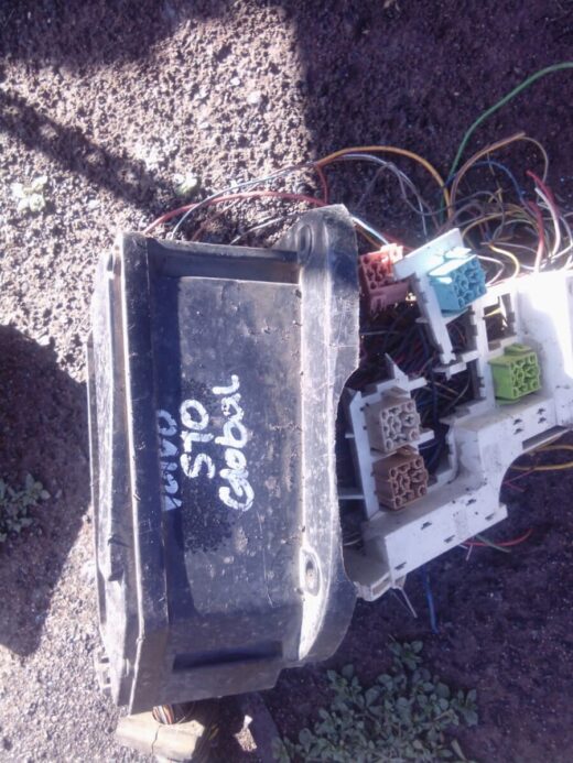 Volvo S70 Fuse Box - Used Volvo S70 Fuse Box – Used – main product image