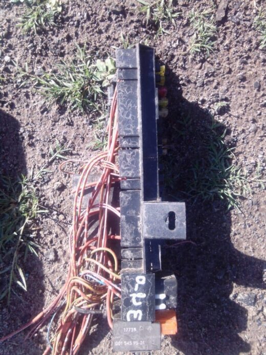 Mercedes Benz W210 Fuse Box - Used Mercedes Benz W210 Fuse Box – Used – main product image