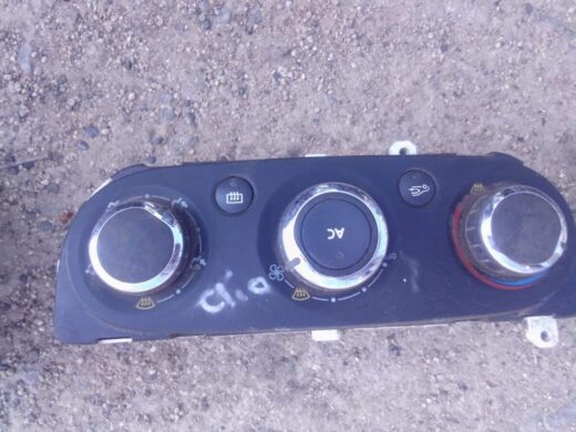 Renault Clio Climate Control - Used Renault Clio Climate Control – Used – main product image