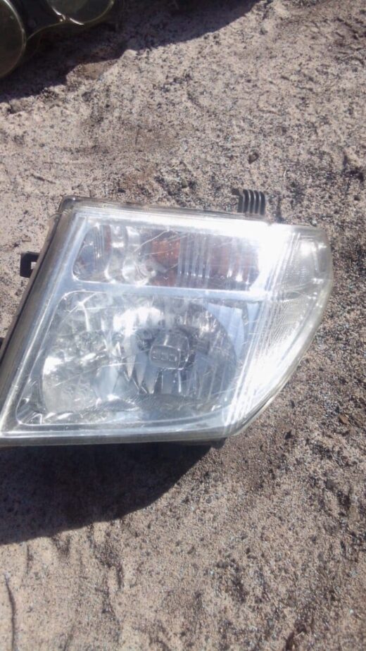 2011 Nissan Navara Left Headlight - Used 2011 Nissan Navara Left Headlight – Used – main product image