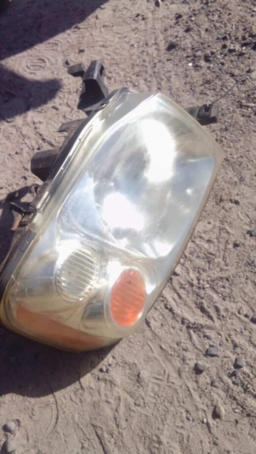 2004 Nissan Np300 Right Headlight - Used 2004 Nissan NP300 Right Headlight – Used – main product image