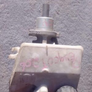 Front view of a used brake master cylinder for Peugeot 206, showing mounting points and fluid reservoir.Front
