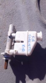 Used brake master cylinder for Kia Sorento, top and side view showing reservoir and mounting points.Used brake