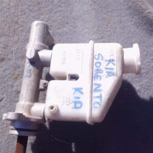 Used brake master cylinder for Kia Sorento, top and side view showing reservoir and mounting points.Used brake