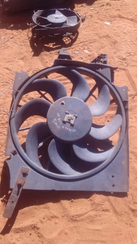 Volvo 850 Radiator Fan - Used Volvo 850 Radiator Fan – Used – main product image