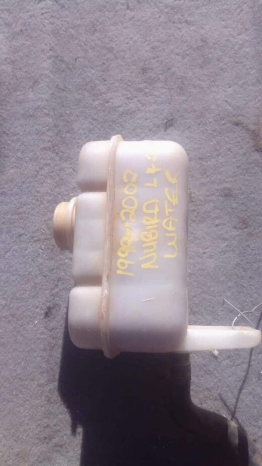 2002 Daewoo Nubira Water Bottle - Used 2002 Daewoo Nubira Water Bottle – Used – main product image