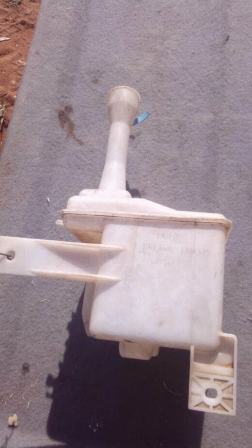 1998 Daewoo Lanos Washer Bottle - Used 1998 Daewoo Lanos Washer Bottle – Used – main product image