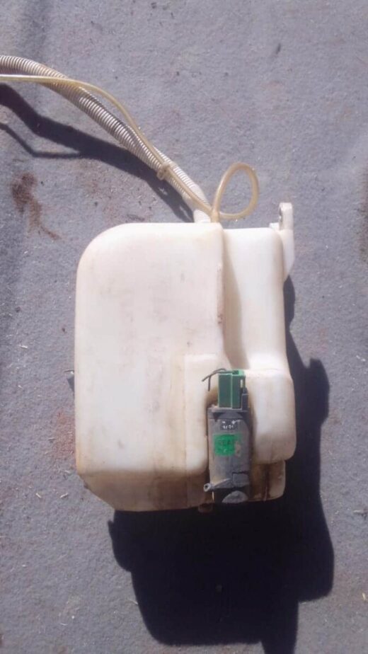 Tata Indica Vista Washer Bottle - Used Tata Indica Vista Washer Bottle – Used – main product image