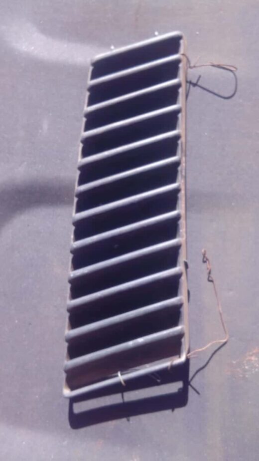 1992 Volkswagen Microbus Right Rear Vent - Used 1992 Volkswagen Microbus Right Rear Vent – Used – main product image