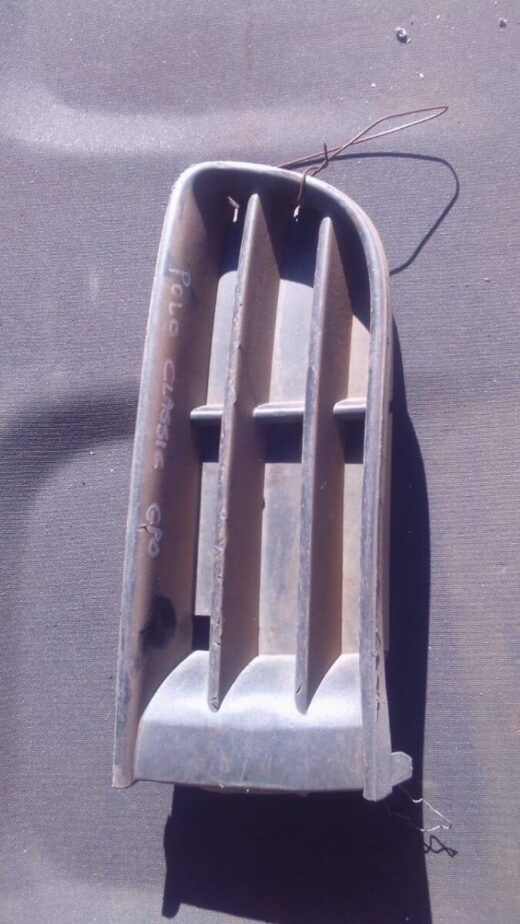 2009 Volkswagen Polo Classic Right Spotlight Cover - Used 2009 Volkswagen Polo Classic Right Spotlight Cover – Used – main product image