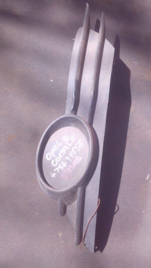 2007 Opel Corsa Left Spotlight Cover - Used 2007 Opel Corsa Left Spotlight Cover – Used – main product image