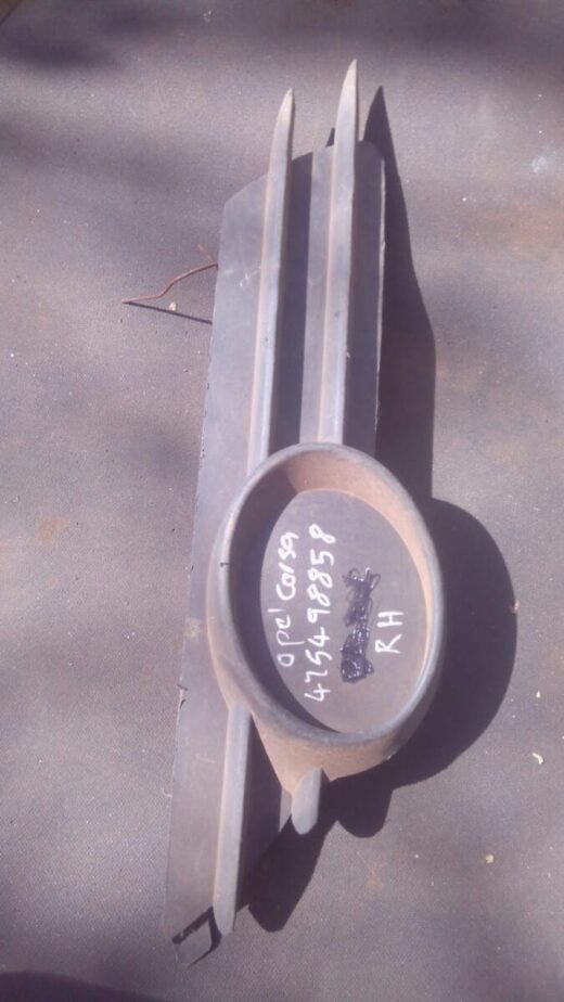2007 Opel Corsa Right Spotlight Cover - Used 2007 Opel Corsa Right Spotlight Cover – Used – main product image