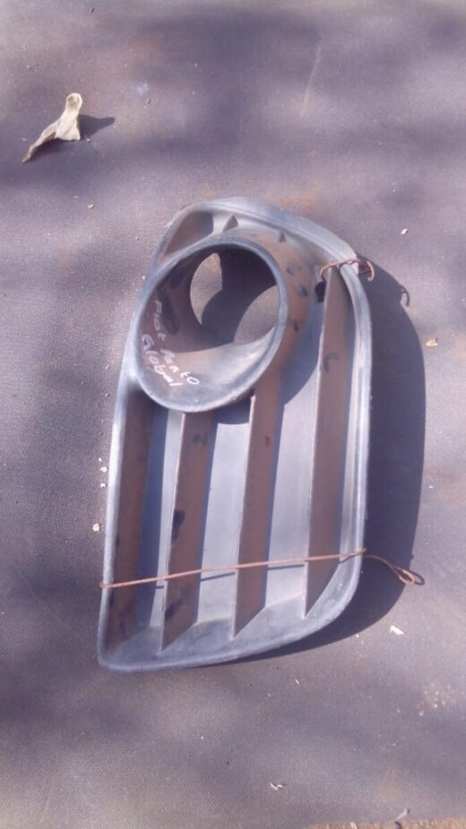 2005 Fiat Punto Left Spotlight Cover - Used 2005 Fiat Punto Left Spotlight Cover – Used – main product image
