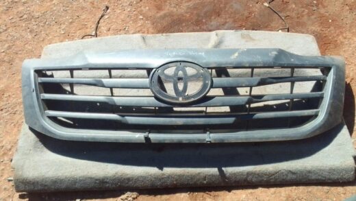 2015 Toyota Hilux Main Gril - Used 2015 Toyota Hilux Main Gril – Used – main product image