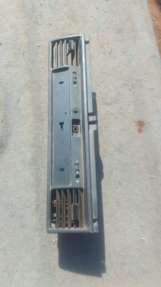1998 Bmw E36 Centre Dash Air Vent - Used Centre dashboard air vent for BMW E36, shown from front angle, used condition.Centre dashboard air vent for BM
