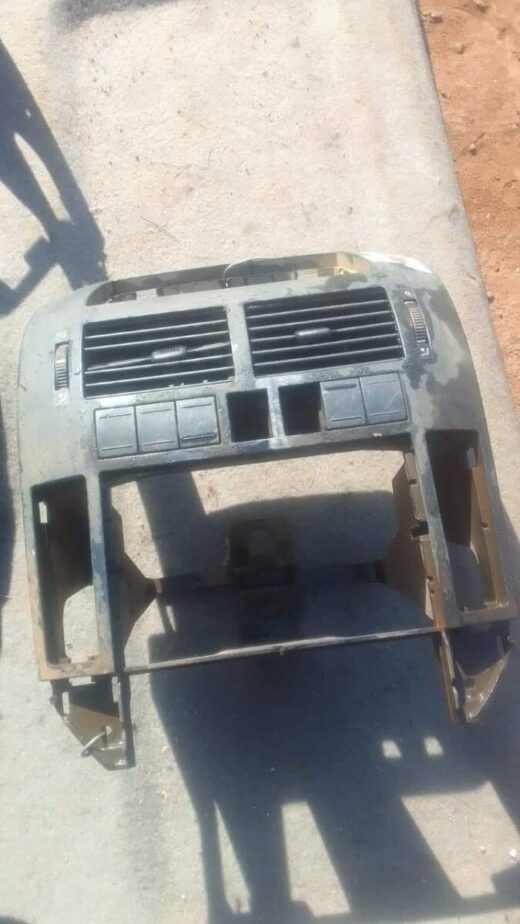 2008 Volkswagen Polo Vivo Centre Dash Air Vent - Used 2008 Volkswagen Polo Vivo Centre Dash Air Vent – Used – main product image