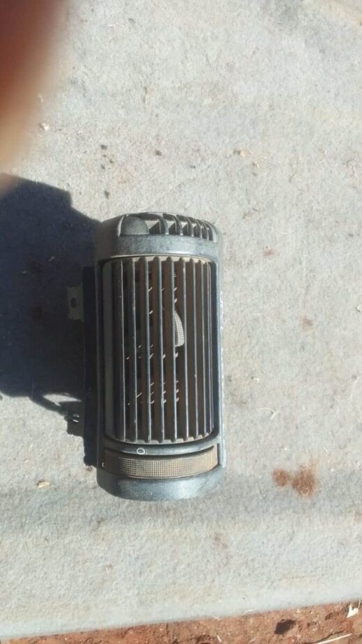 1996 Opel Kaddet Left Dash Airvent 1996 Opel Kaddet Left Dash Airvent – main product image